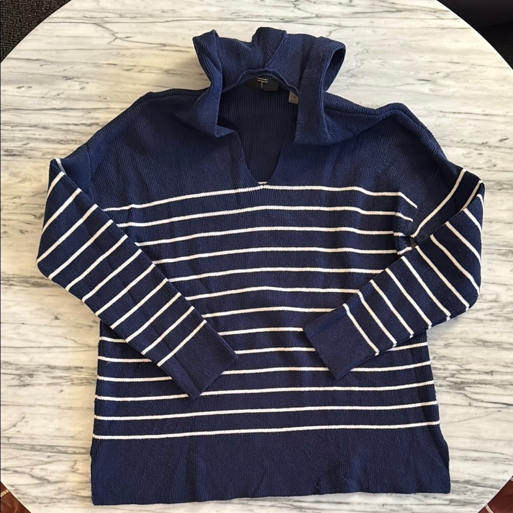 Tahari Blue and White Knit Top